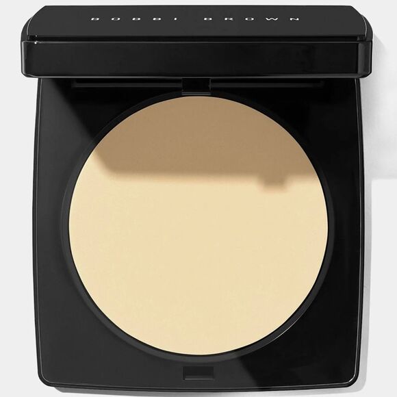 Bobbi Brown Sheer Blurring Pressed Finishing Powder Compact in Pale Yellow - Picture 7 of 12